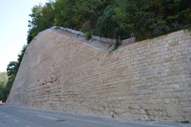Verkleidungsmauer Geisshof
